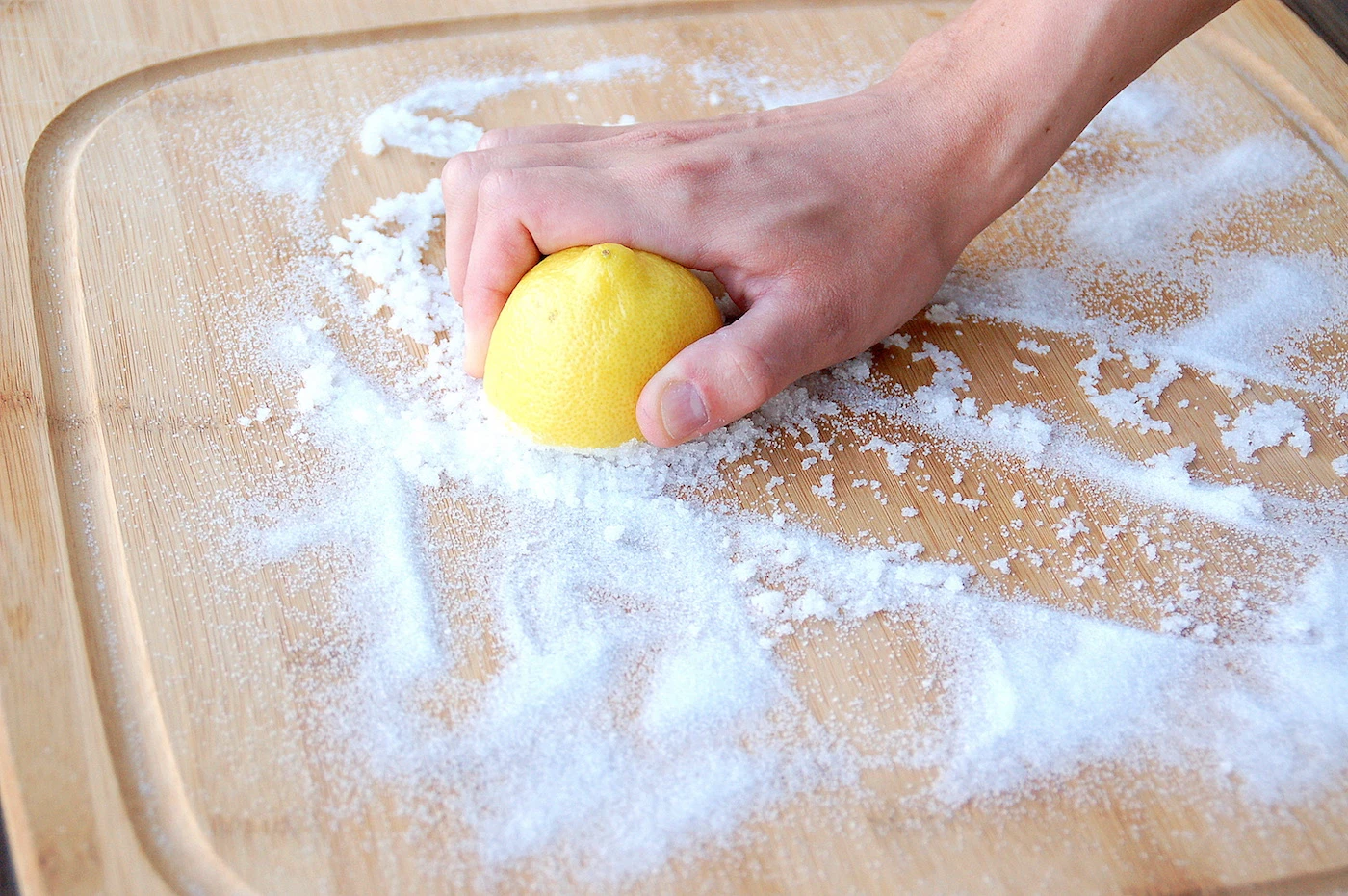 نکاتی درباره تمیز کردن تخته آشپزخانه
