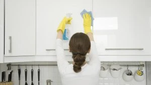 تمیز کردن کابینت براق