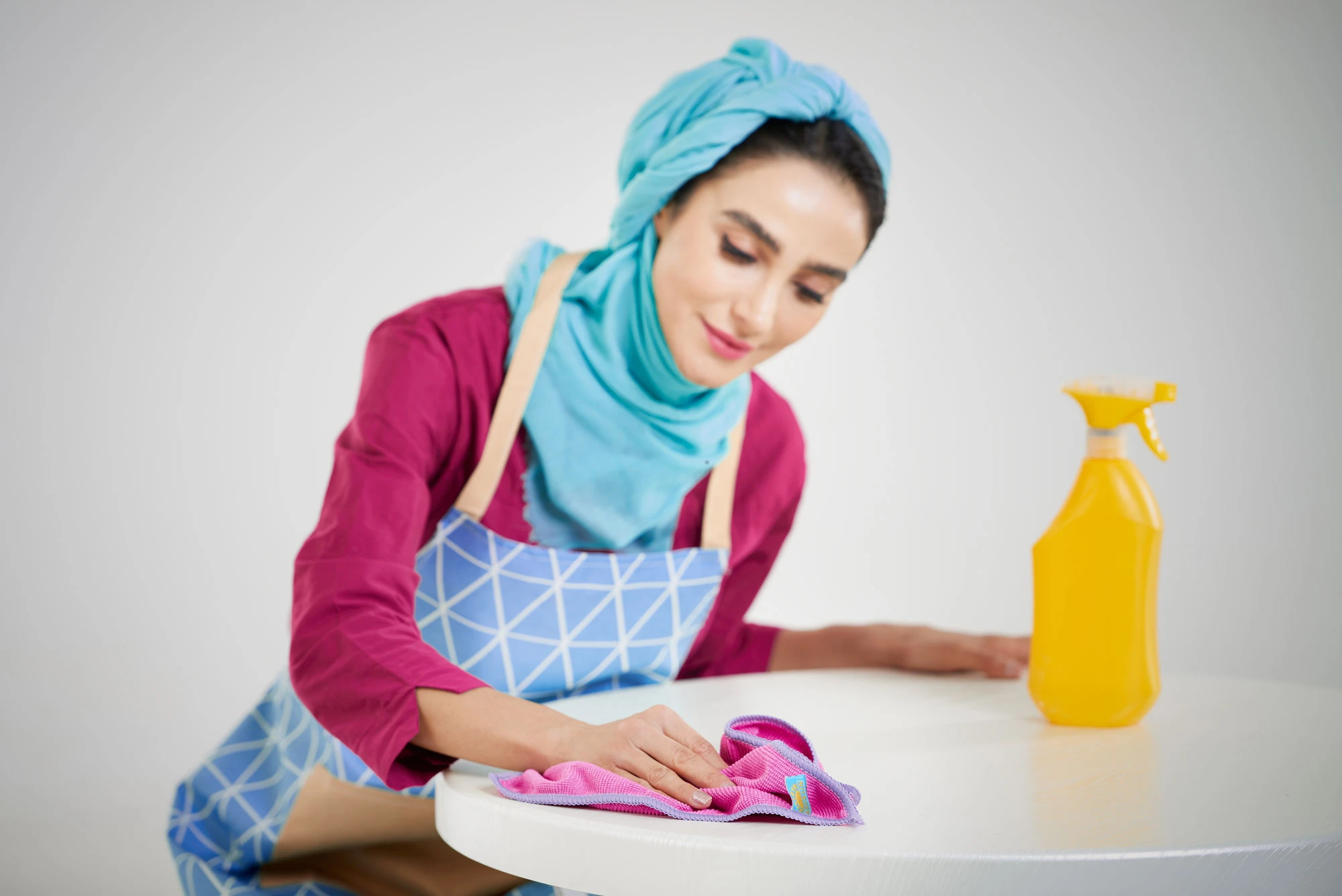 لکه ی جوهر روی میز
