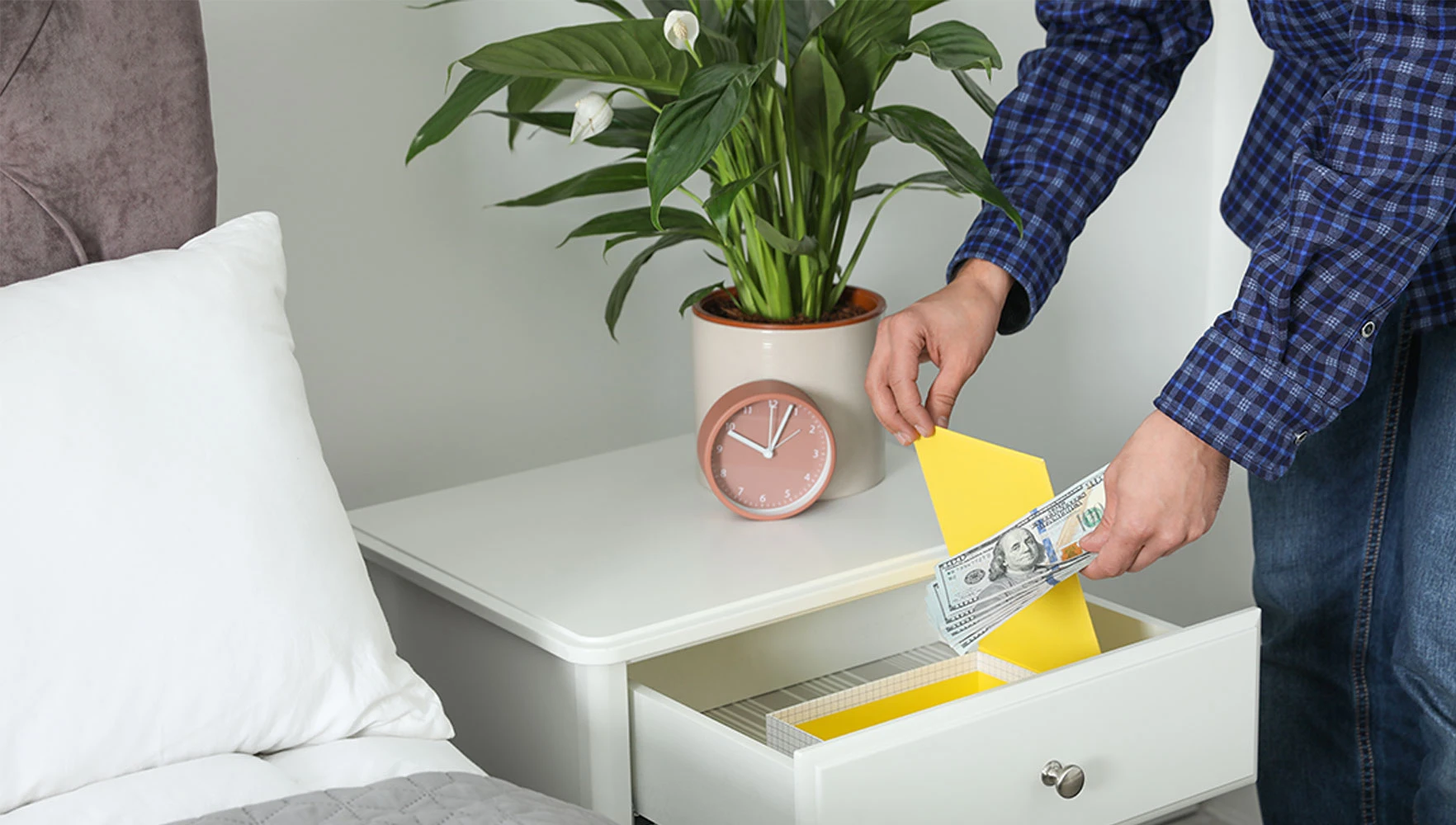 مخفی کردن اشیای قیمتی
